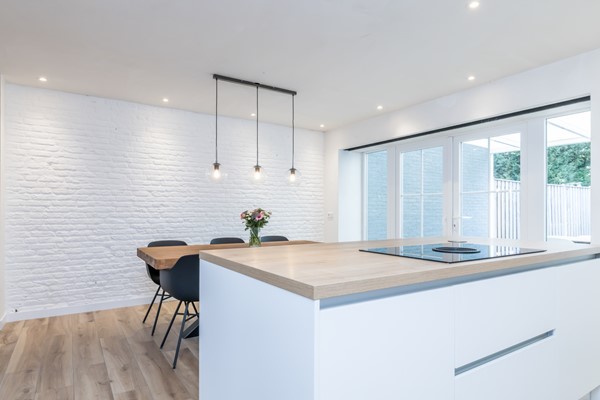 Foto - Te koop: Instapklaar gemoderniseerde geschakelde 2 onder 1 kap woning met voldoende woonoppervlakte, garage, berging en tuin in Simpelveld (Huls)